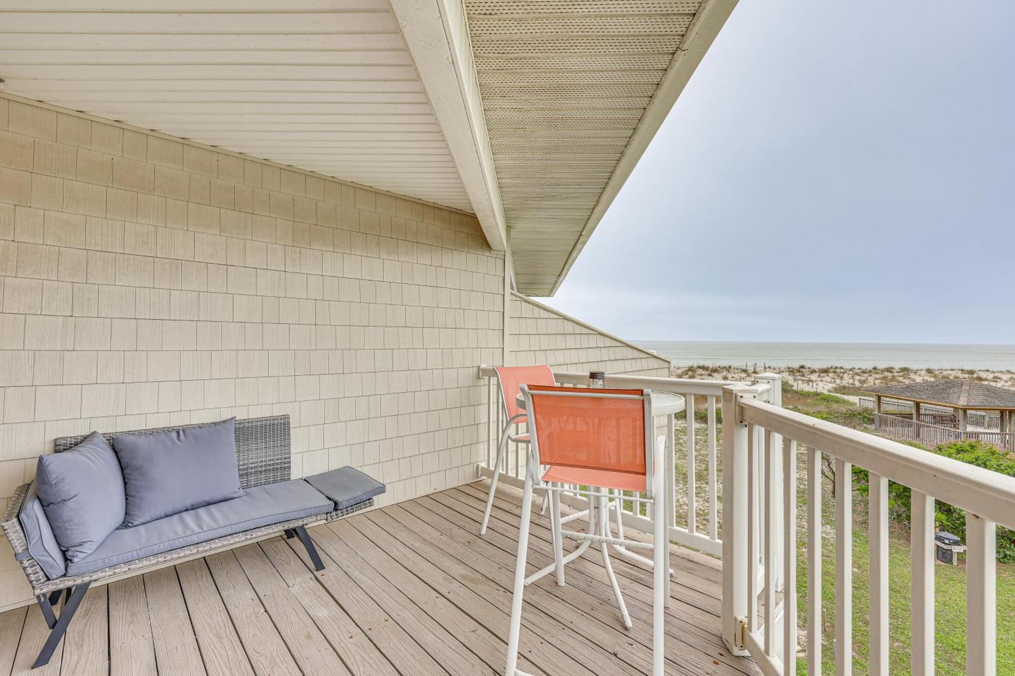 Oak Island Beachfront Condo With Community Pool Esterno foto